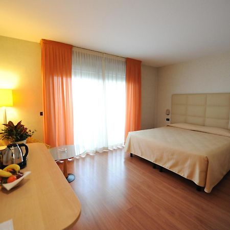 Hotel Donatello Имола Екстериор снимка