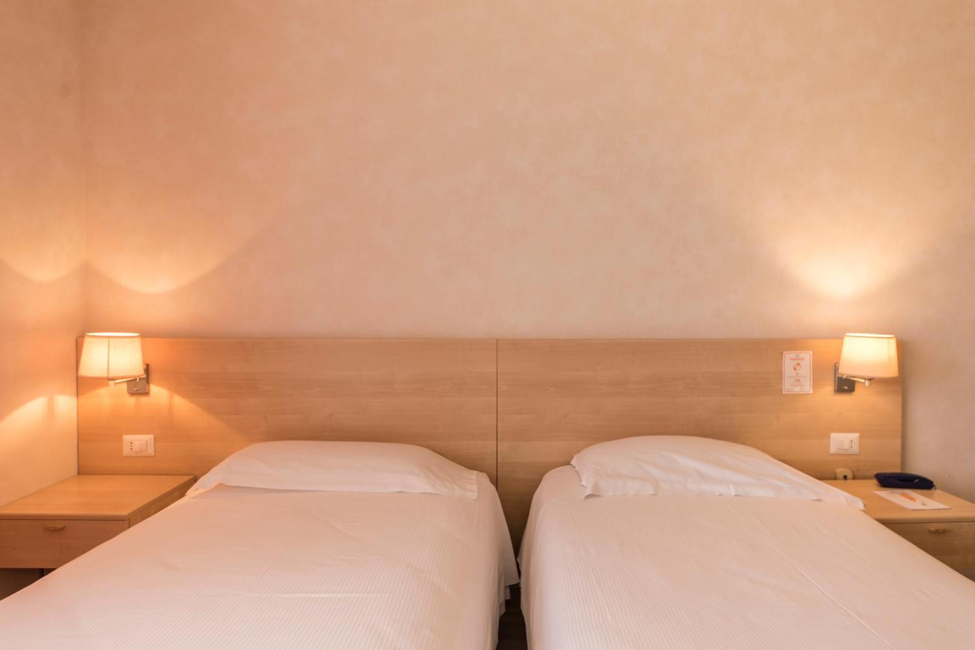 Hotel Donatello Имола Екстериор снимка