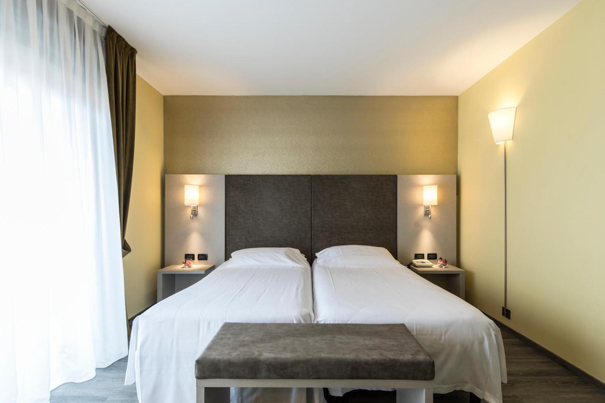 Hotel Donatello Имола Екстериор снимка