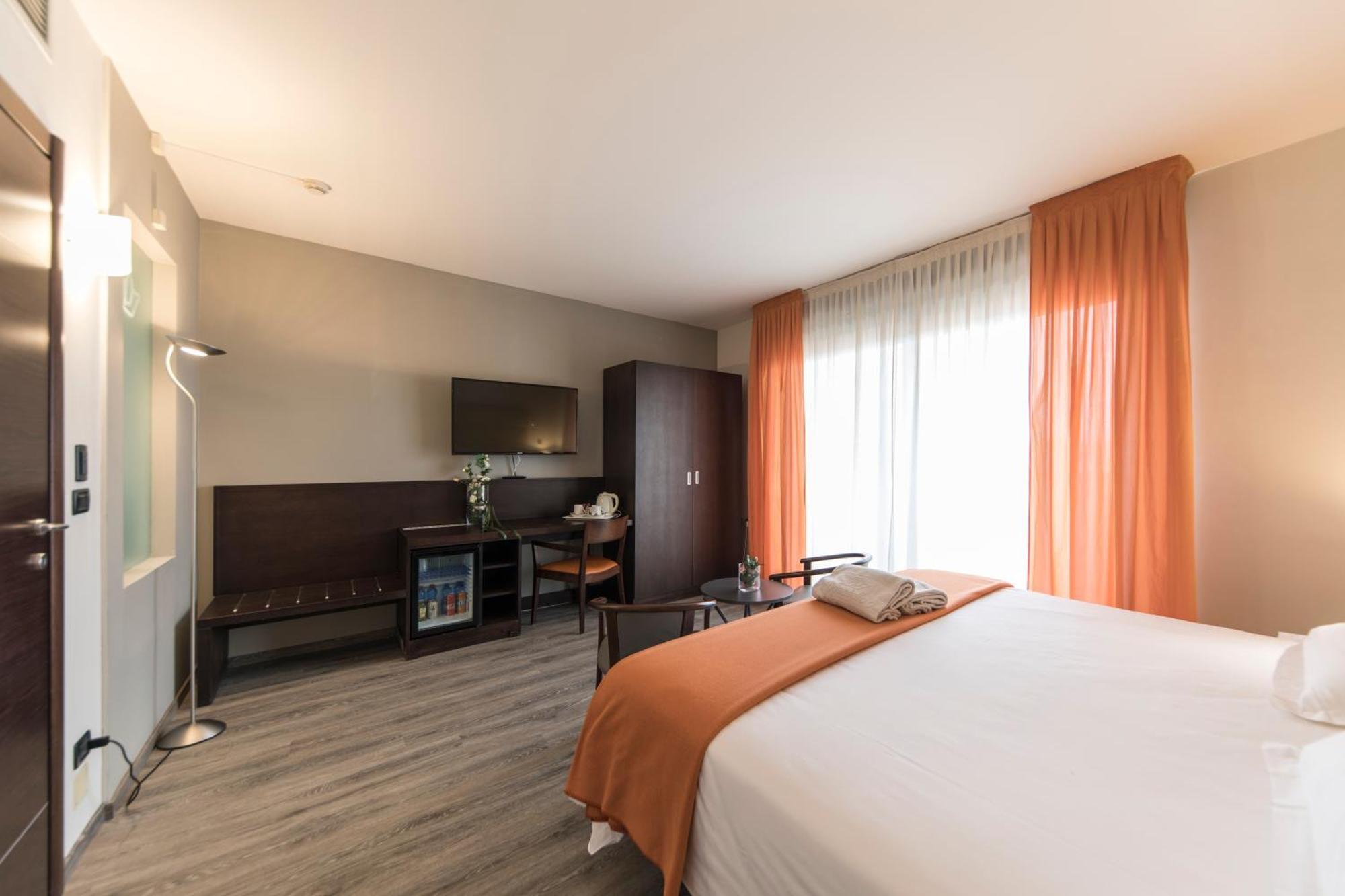 Hotel Donatello Имола Екстериор снимка