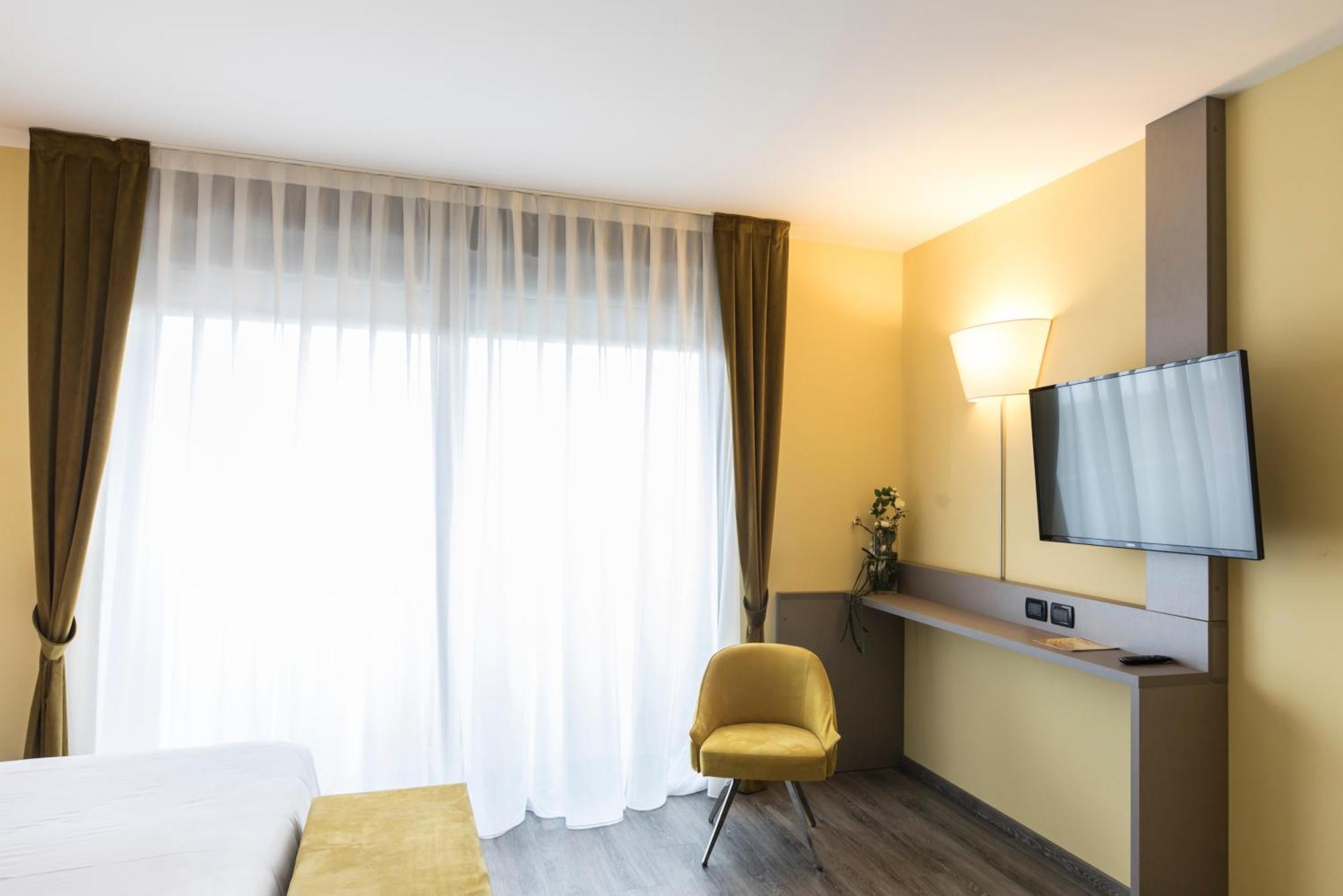 Hotel Donatello Имола Екстериор снимка