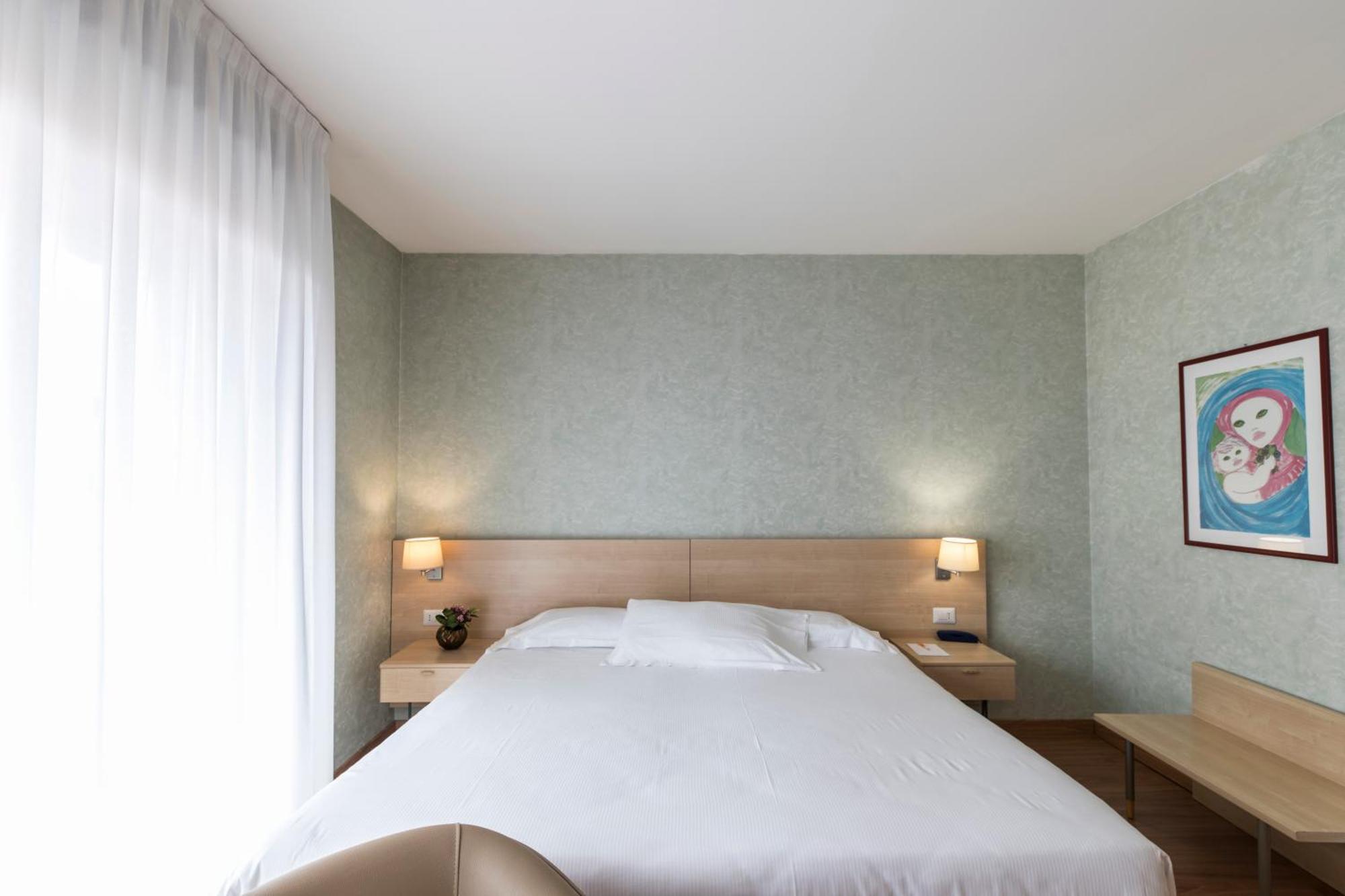 Hotel Donatello Имола Екстериор снимка