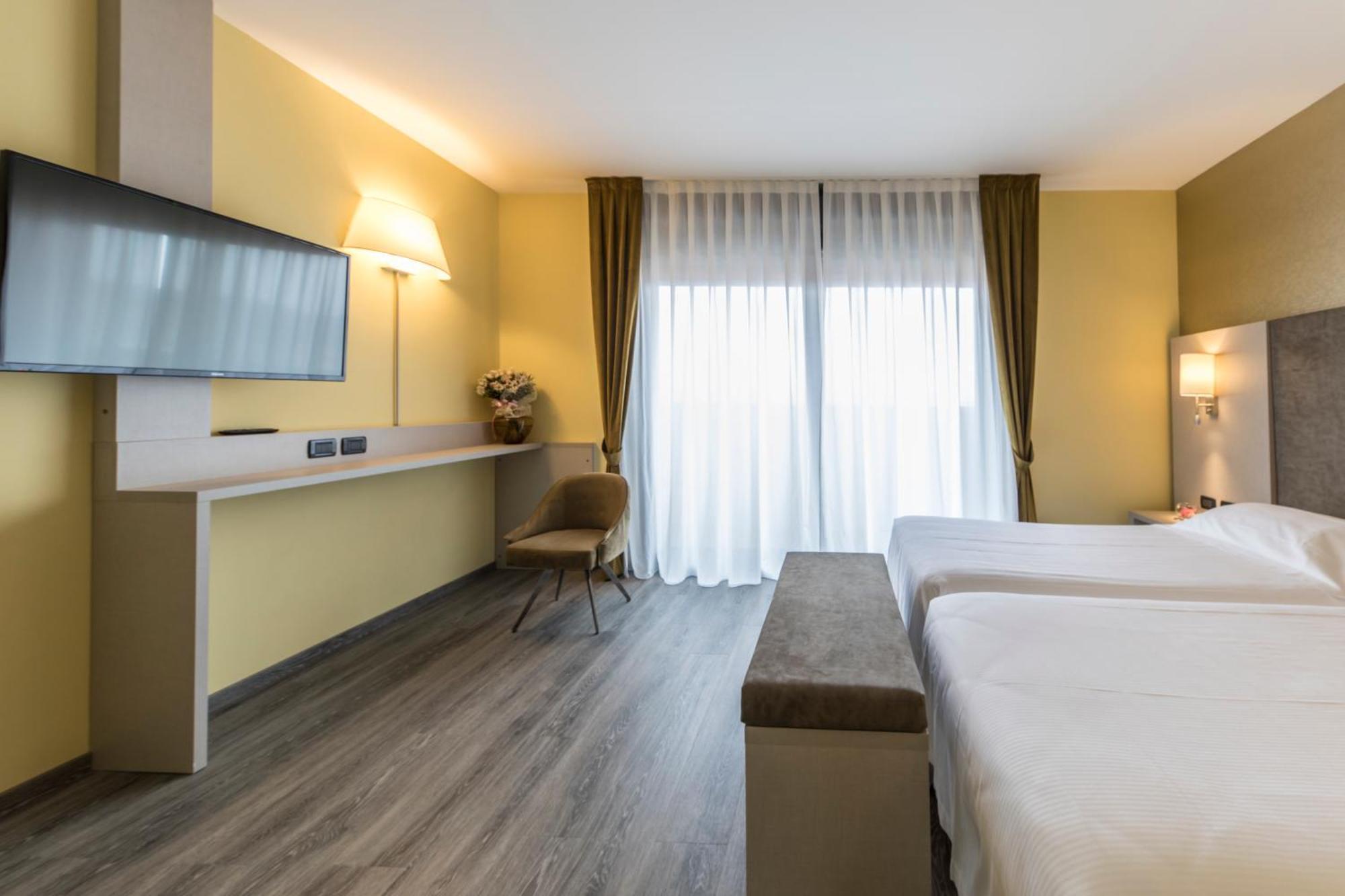 Hotel Donatello Имола Екстериор снимка