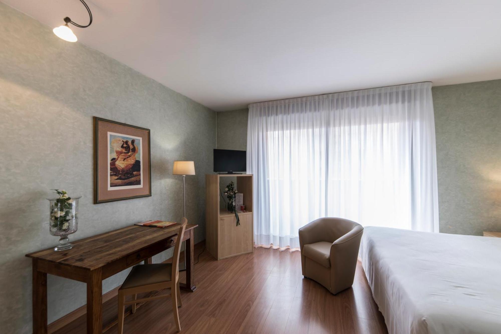 Hotel Donatello Имола Екстериор снимка
