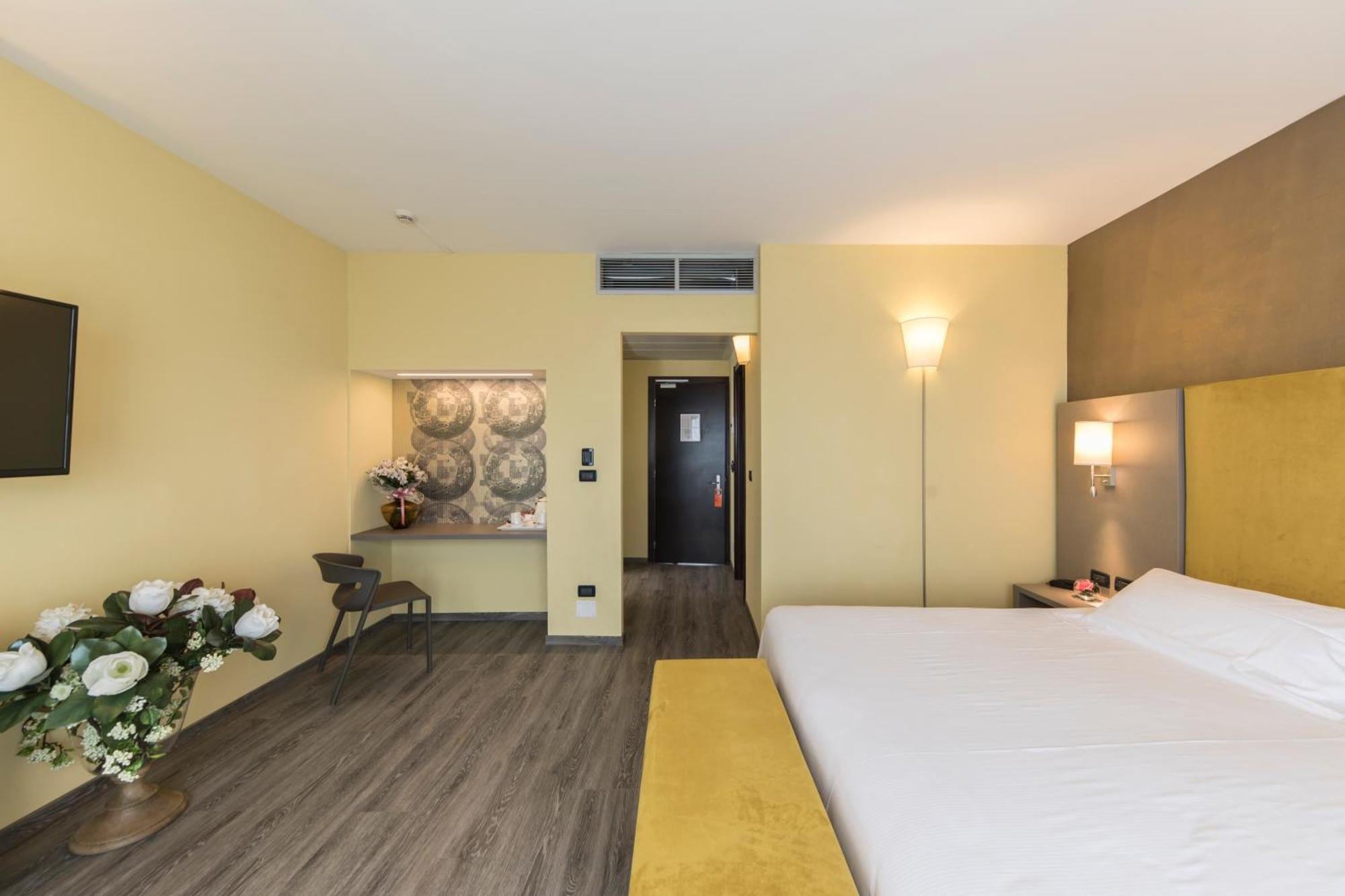 Hotel Donatello Имола Екстериор снимка