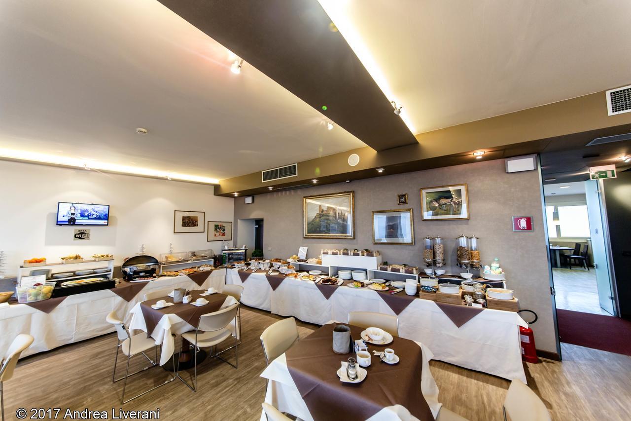 Hotel Donatello Имола Екстериор снимка