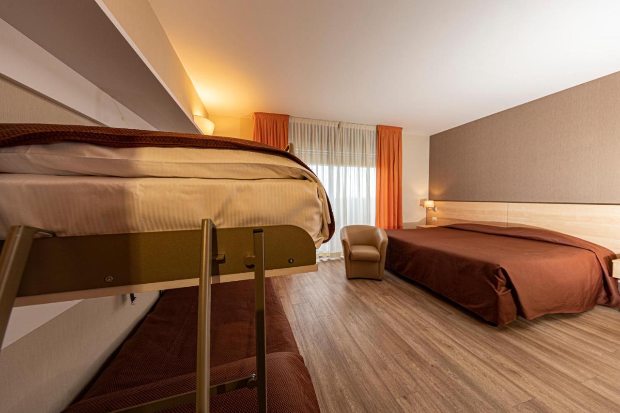 Hotel Donatello Имола Екстериор снимка