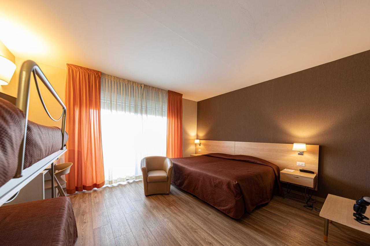 Hotel Donatello Имола Екстериор снимка
