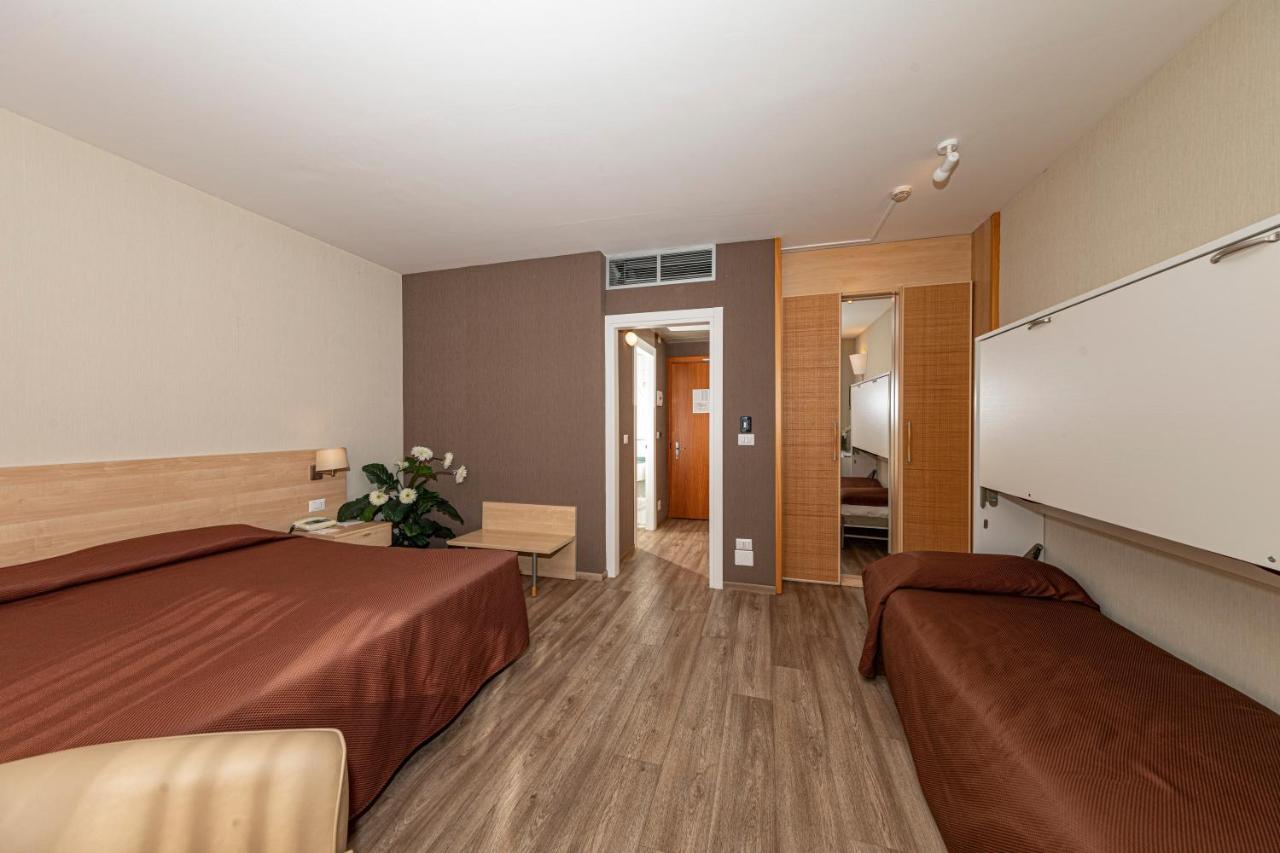 Hotel Donatello Имола Екстериор снимка