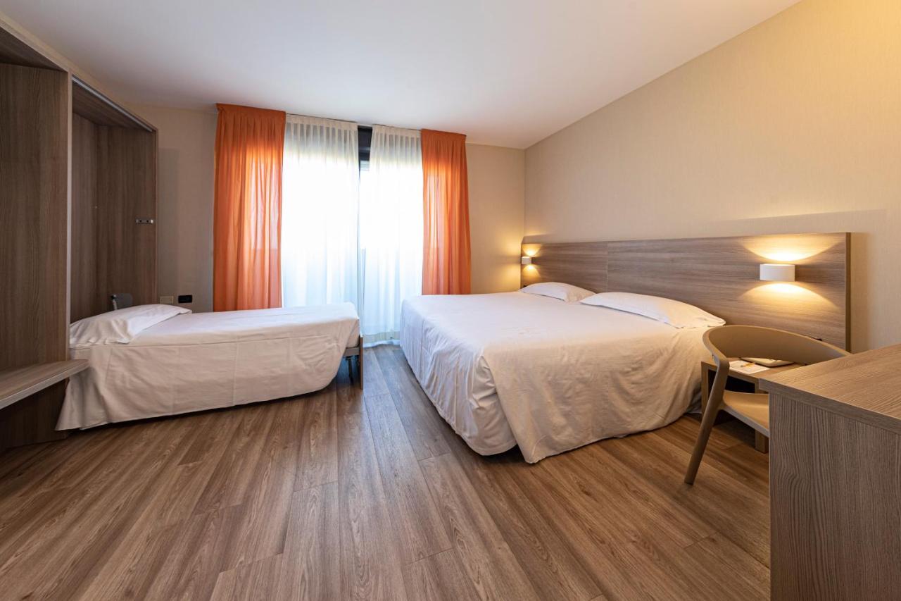 Hotel Donatello Имола Екстериор снимка