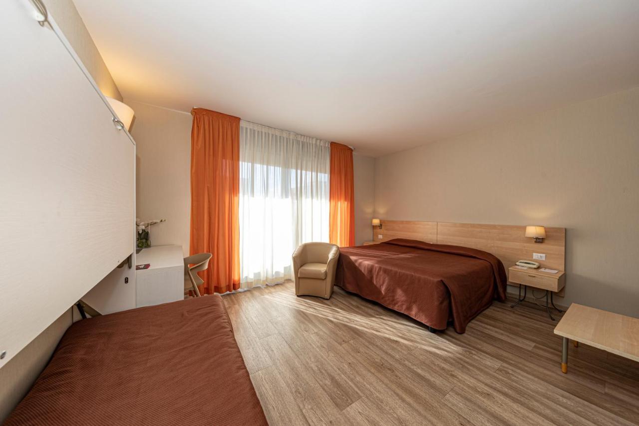 Hotel Donatello Имола Екстериор снимка